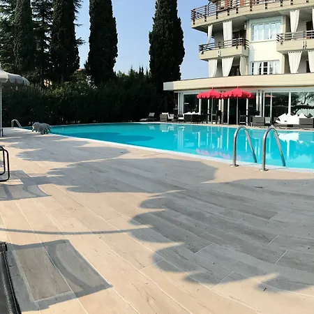 شقة فندقية سكن الكسندرا ستاي سيرمِيوني