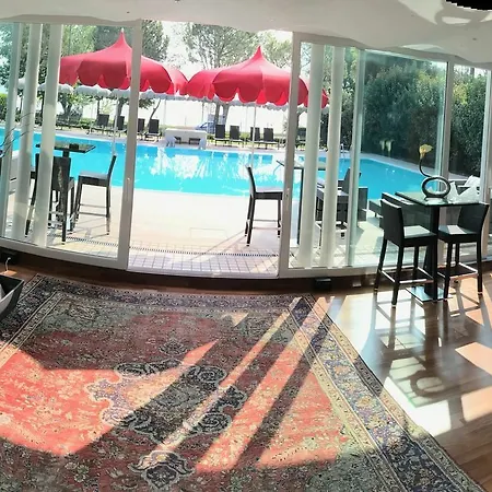 شقة فندقية سكن الكسندرا ستاي سيرمِيوني